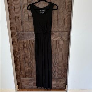 LATCHED MAMA Elegant Black Maxi Dress